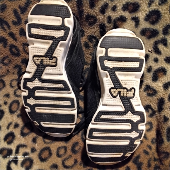 ** GONE** BLACK. FILA SNEAKERS. SIZE 2. - Picture 4 of 10